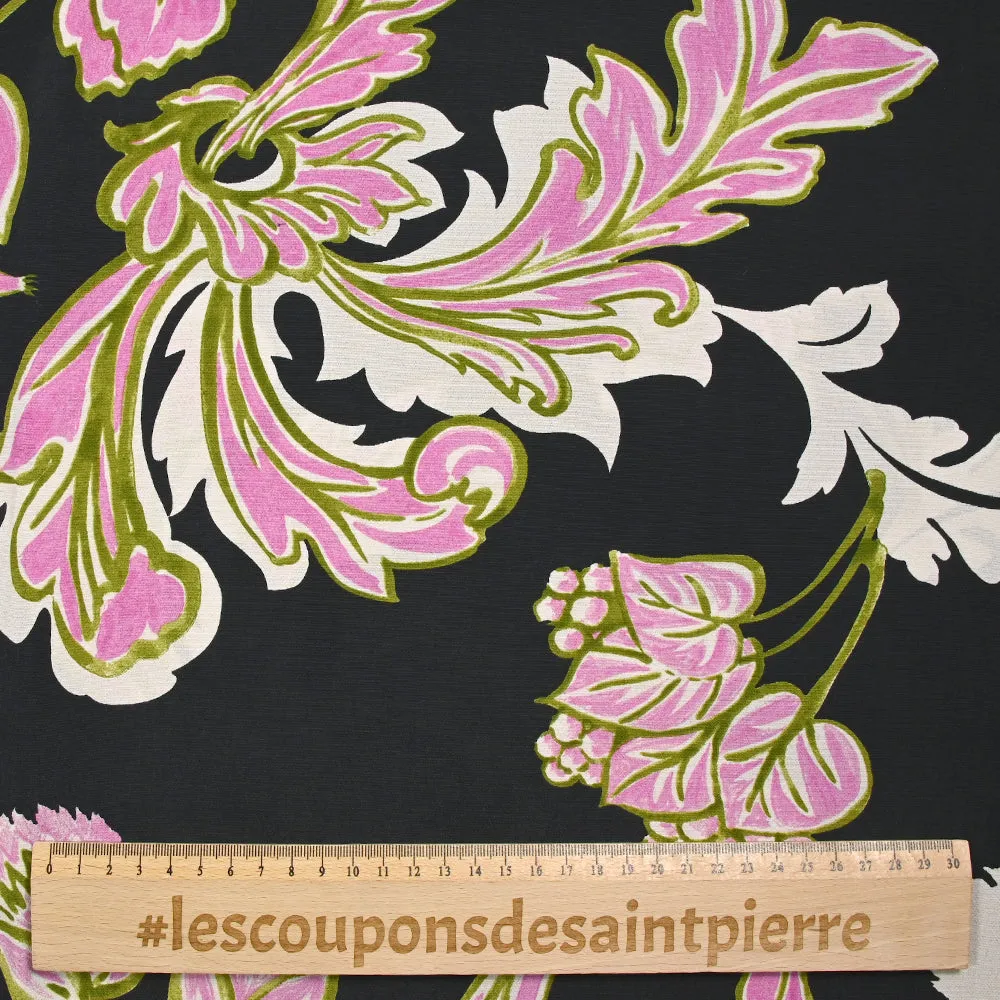Crêpe de viscose imprimé plume baroque rose, écru et vert fond noir