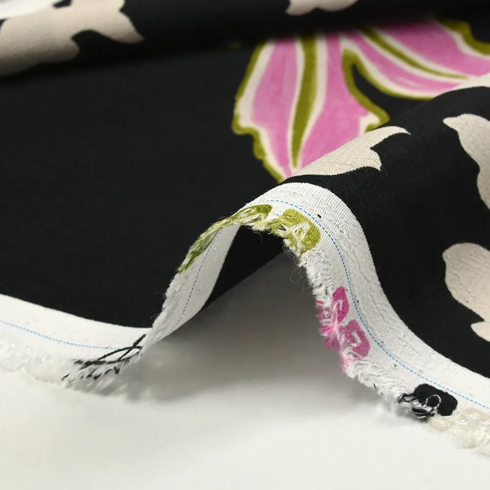 Crêpe de viscose imprimé plume baroque rose, écru et vert fond noir